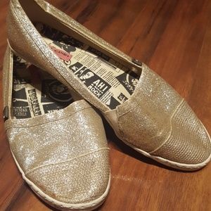 Gold sparkle flats